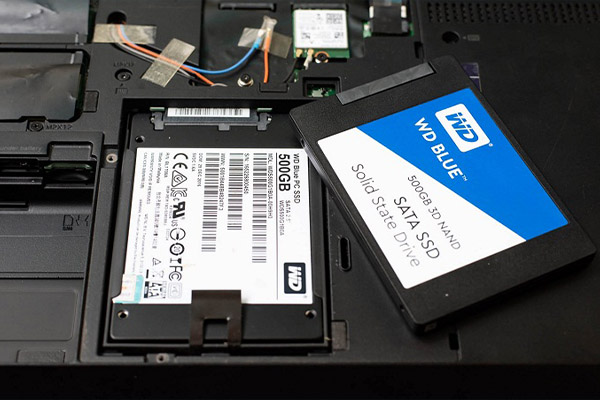 Thay ổ cứng SSD mới 